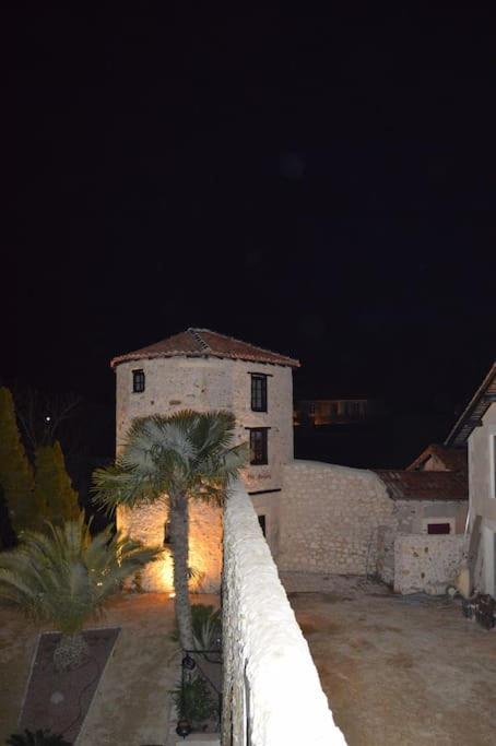 Tour Medievale Fortifiee Entierement Restaure Saint-Sever  Exterior photo